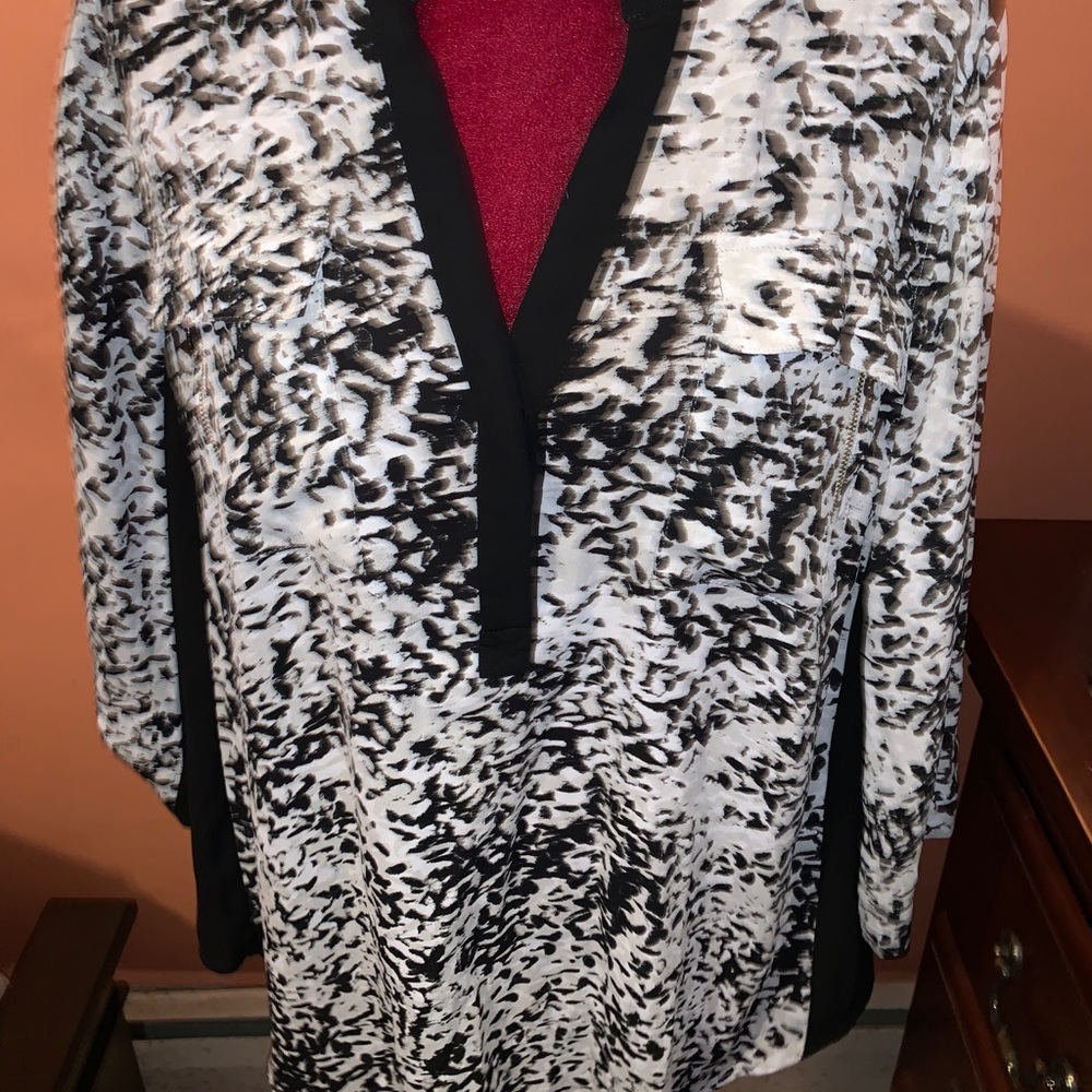 ‼️Black and white printed blouse 18/20 0050